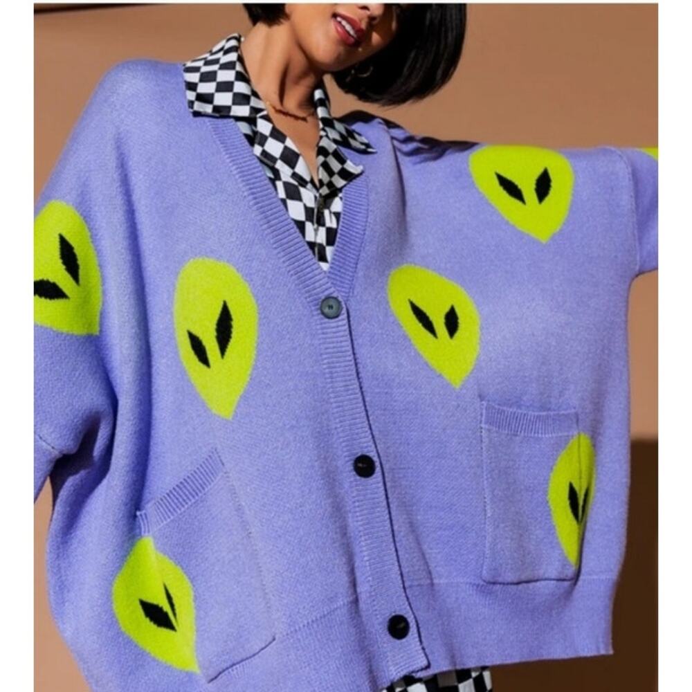 Dressed in LALA Oversized Alien Cardigan in Lavender Size L/XL - Picture 7 of 7